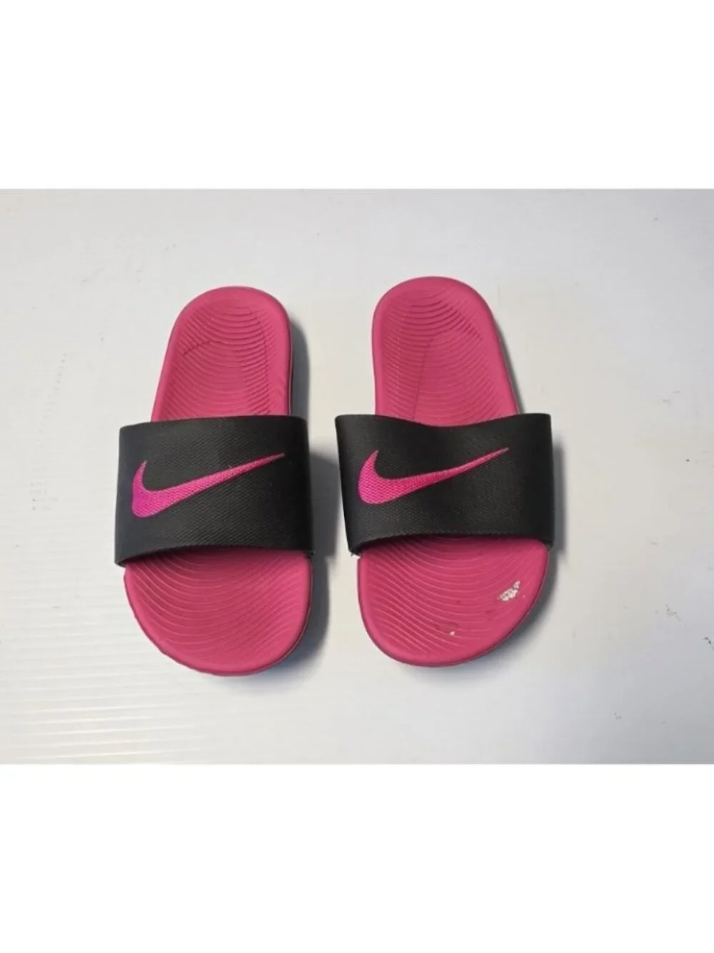 Kids Youth Nike Kawa Slides Size 6Y Black & Pink